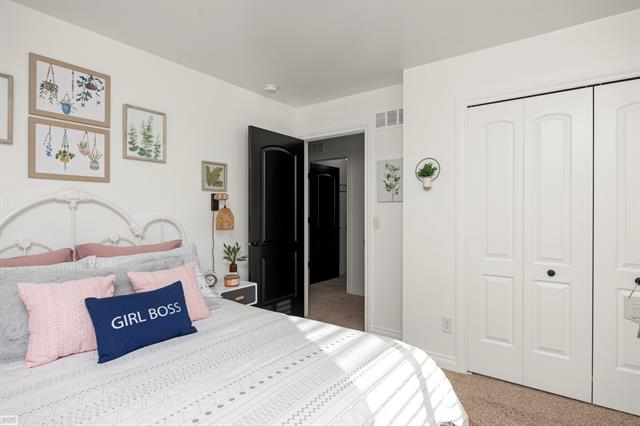 Builiding view thirty three for 53716 Huron, New Baltimore, MI. 48051