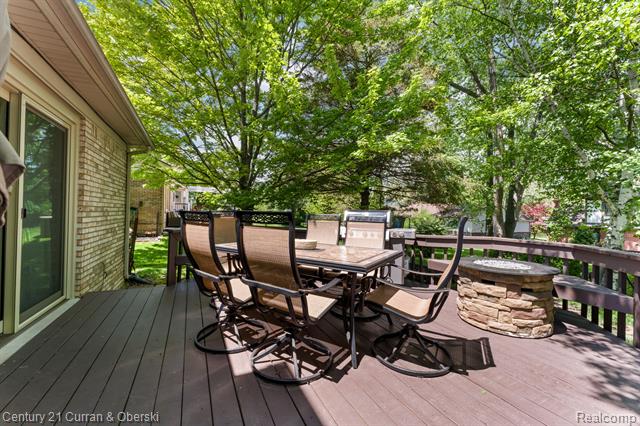 Builiding view forty four for 44962 Steeple Path, Novi, MI. 48375