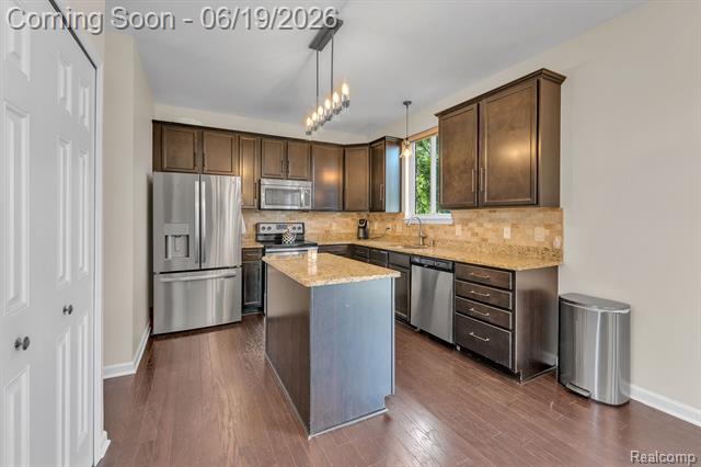 Builiding view nine for 50647 Bredenbury, Macomb, MI. 48044