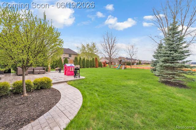 Builiding view twenty four for 50647 Bredenbury, Macomb, MI. 48044