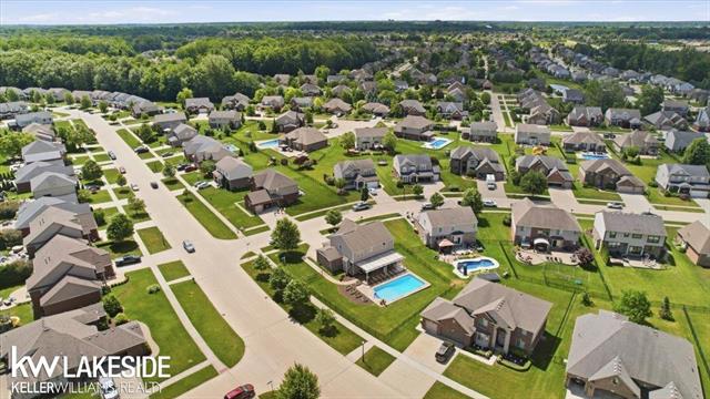 Builiding view fifty five for 21965 Bellewood, Macomb, MI. 48044
