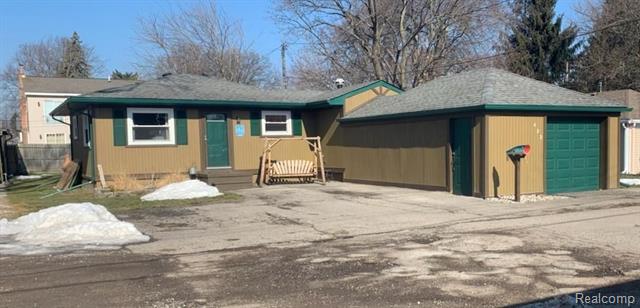 front view for 422 Edgewater Dr, Algonac, Mi. 48001