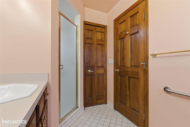 Builiding view twenty one for 140 Kenyon, Algonac, MI. 48001