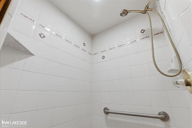 Builiding view twenty two for 140 Kenyon, Algonac, MI. 48001