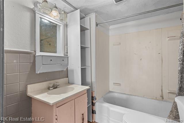 Builiding view twenty five for 1125 E Hayes, Hazel Park, MI. 48030