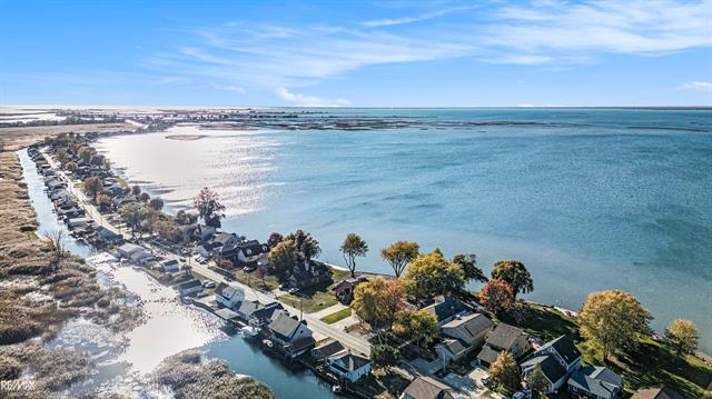 Builiding view fifteen for 8014 Anchor Bay, Algonac, MI. 48001