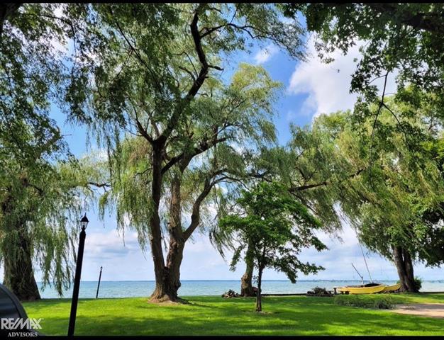 Builiding view forty for 8014 Anchor Bay, Algonac, MI. 48001