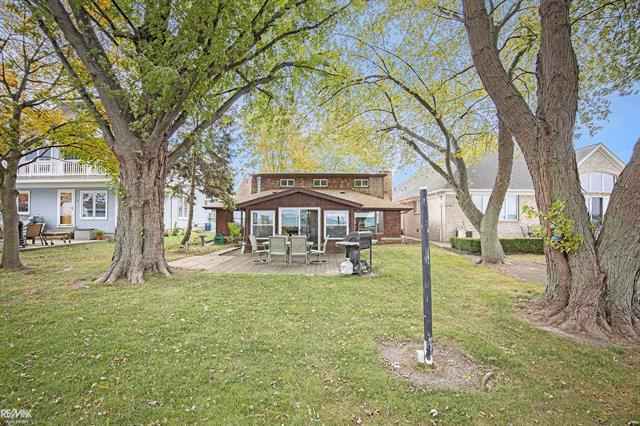 Builiding view one for 8014 Anchor Bay, Algonac, MI. 48001