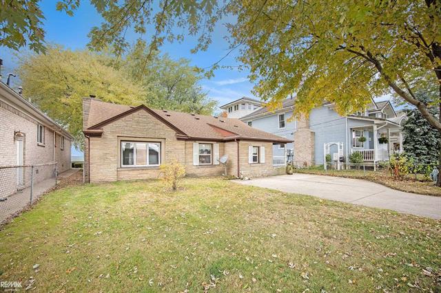 Builiding view seven for 8014 Anchor Bay, Algonac, MI. 48001