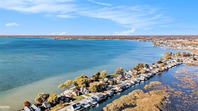 Builiding view sixteen for 8014 Anchor Bay, Algonac, MI. 48001