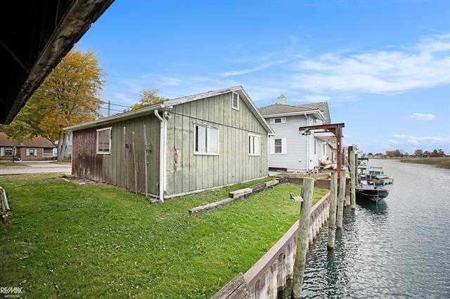 Builiding view thirteen for 8014 Anchor Bay, Algonac, MI. 48001