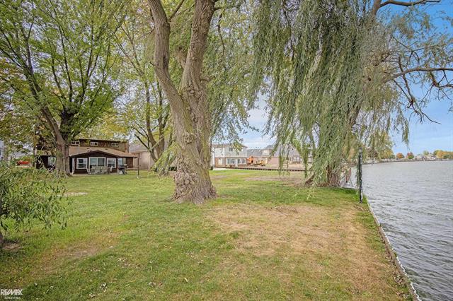 Builiding view twelve for 8014 Anchor Bay, Algonac, MI. 48001