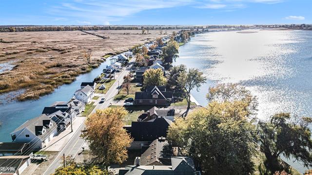 Builiding view twenty one for 8014 Anchor Bay, Algonac, MI. 48001