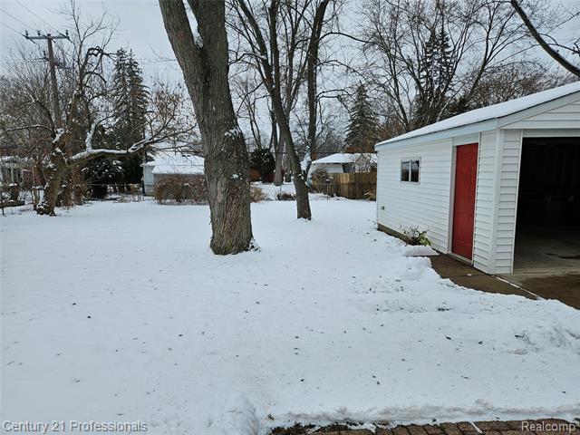 Builiding view fifteen for 22023 W Brandon, Farmington, MI. 48336