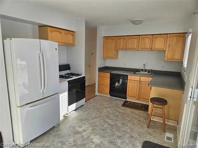 Builiding view five for 22023 W Brandon, Farmington, MI. 48336