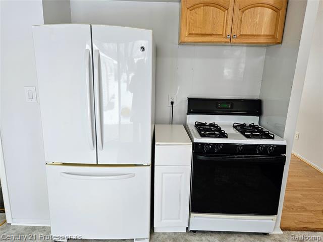 Builiding view four for 22023 W Brandon, Farmington, MI. 48336