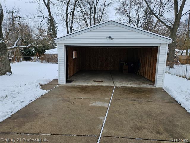 Builiding view fourteen for 22023 W Brandon, Farmington, MI. 48336