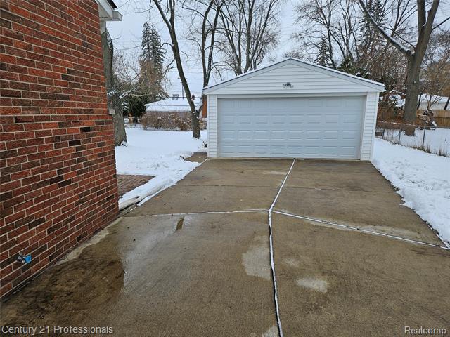 Builiding view sixteen for 22023 W Brandon, Farmington, MI. 48336