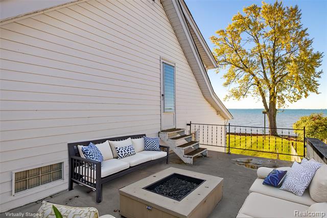 Builiding view fifty five for 9669 Dixie Hwy, Fair Haven, MI. 48023