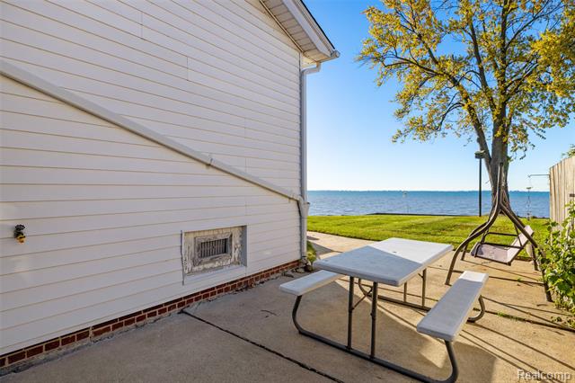 Builiding view fifty six for 9669 Dixie Hwy, Fair Haven, MI. 48023