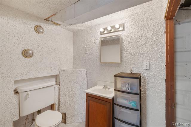 Builiding view forty eight for 9669 Dixie Hwy, Fair Haven, MI. 48023