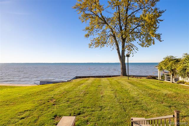 Builiding view sixty one for 9669 Dixie Hwy, Fair Haven, MI. 48023