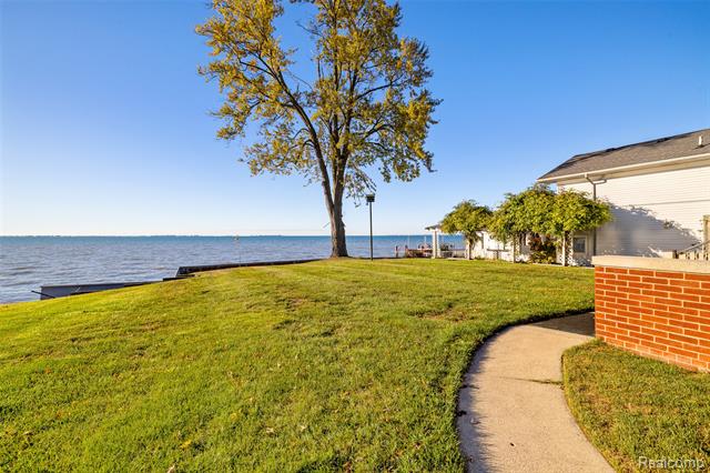 Builiding view sixty two for 9669 Dixie Hwy, Fair Haven, MI. 48023