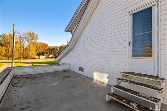 Builiding view thirty two for 9669 Dixie Hwy, Fair Haven, MI. 48023