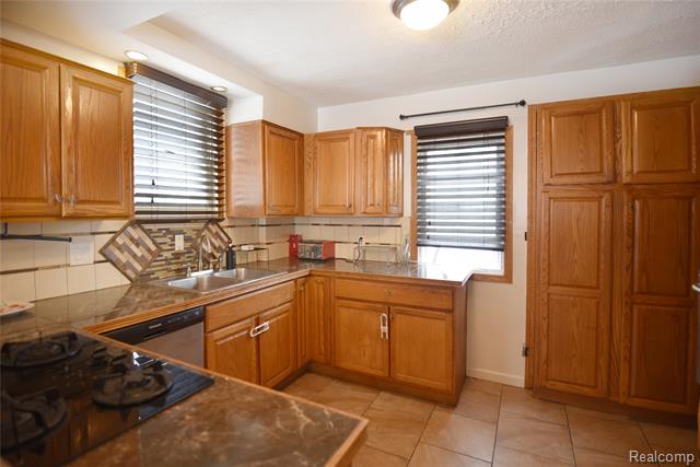 Builiding view eight for 17228 Dorset, Southfield, MI. 48075