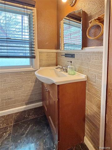 Builiding view fourteen for 17228 Dorset, Southfield, MI. 48075