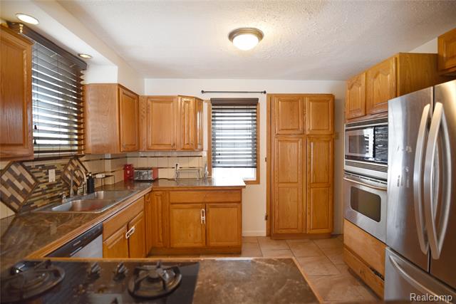 Builiding view nine for 17228 Dorset, Southfield, MI. 48075