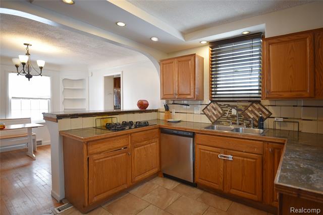 Builiding view ten for 17228 Dorset, Southfield, MI. 48075