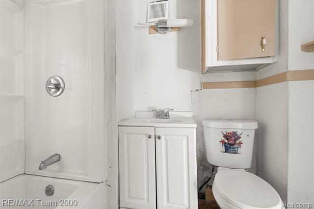 Builiding view eighteen for 334 E Milton, Hazel Park, MI. 48030