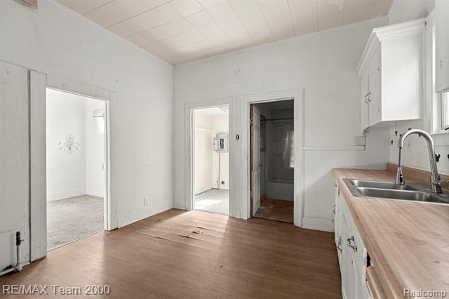 Builiding view fifteen for 334 E Milton, Hazel Park, MI. 48030