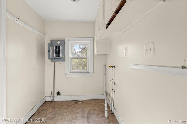 Builiding view nineteen for 334 E Milton, Hazel Park, MI. 48030