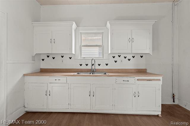 Builiding view thirteen for 334 E Milton, Hazel Park, MI. 48030