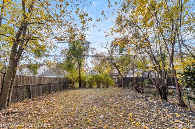 Builiding view thirty eight for 334 E Milton, Hazel Park, MI. 48030