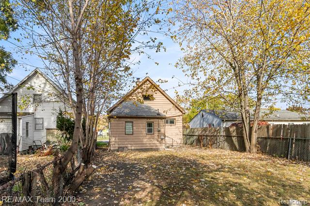 Builiding view thirty four for 334 E Milton, Hazel Park, MI. 48030