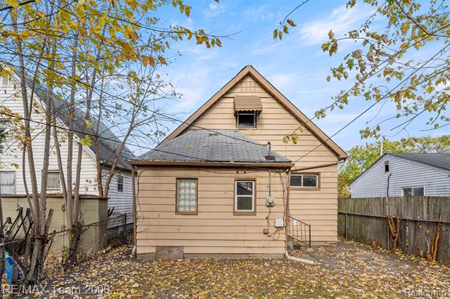 Builiding view thirty six for 334 E Milton, Hazel Park, MI. 48030