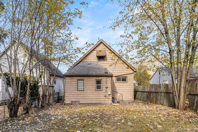 Builiding view thirty three for 334 E Milton, Hazel Park, MI. 48030