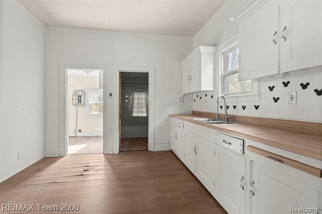 Builiding view twelve for 334 E Milton, Hazel Park, MI. 48030