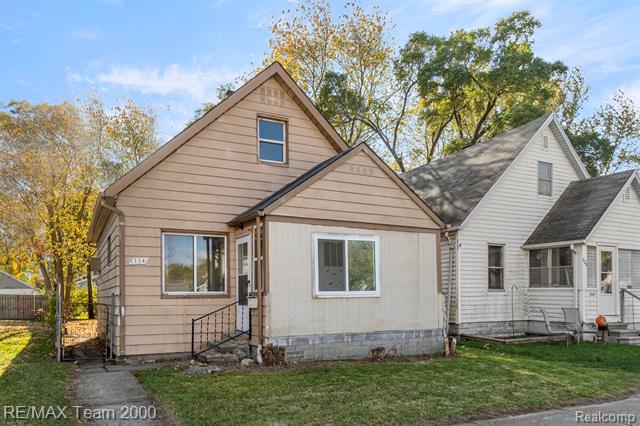 Builiding view two for 334 E Milton, Hazel Park, MI. 48030