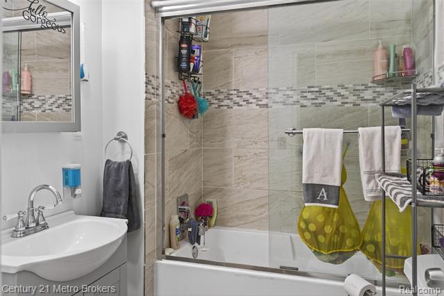 Builiding view nine for 226 Bell, Marine City, MI. 48039