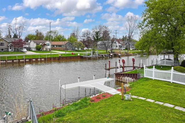 Builiding view thirty nine for 342 S Mary, Marine City, MI. 48039
