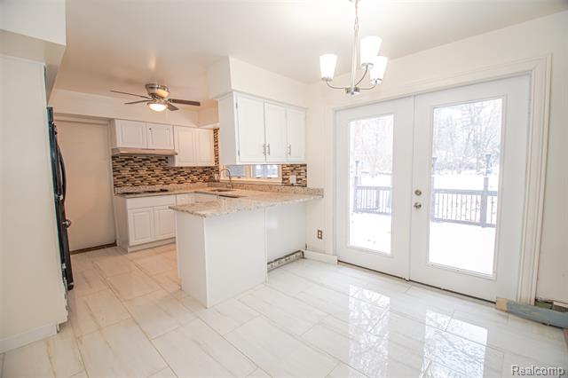 Builiding view five for 21875 Beech, Southfield, MI. 48033