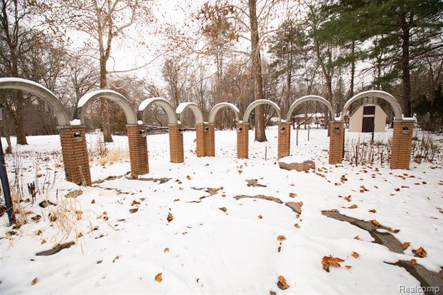 Builiding view forty for 21875 Beech, Southfield, MI. 48033