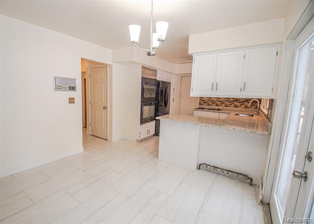 Builiding view six for 21875 Beech, Southfield, MI. 48033