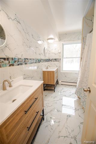 Builiding view sixteen for 21875 Beech, Southfield, MI. 48033