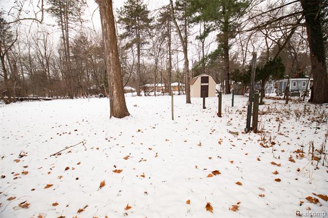 Builiding view thirty eight for 21875 Beech, Southfield, MI. 48033