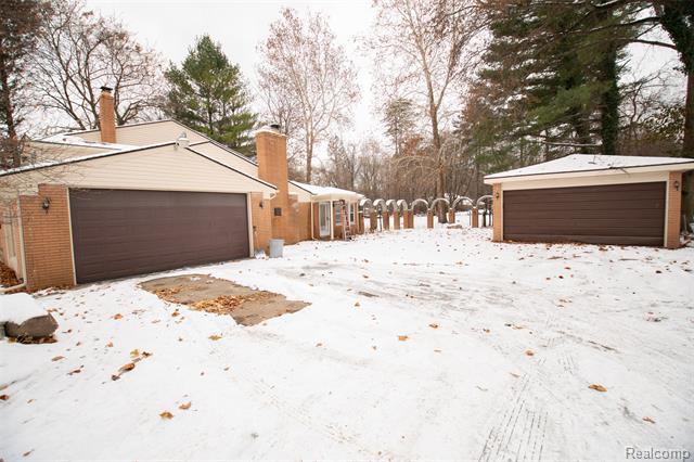 Builiding view thirty five for 21875 Beech, Southfield, MI. 48033